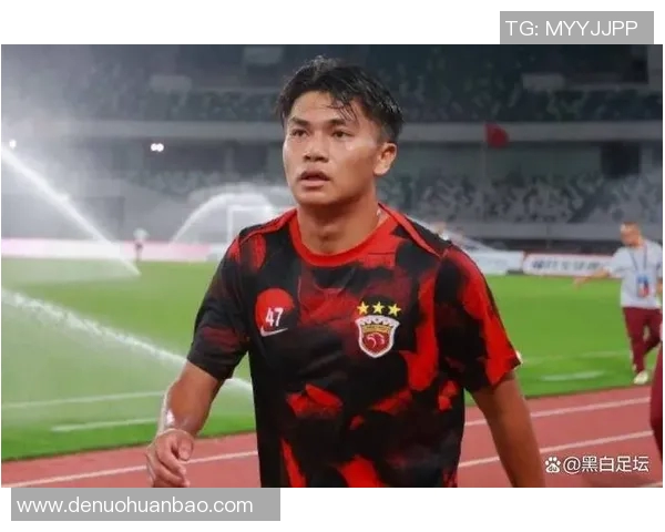 射坏球网的足球球星是谁 他因这一意外事件成名并走红